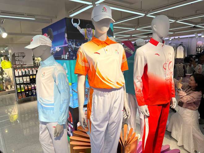 科技环保双在线十五运会制服科技感十足(图1)