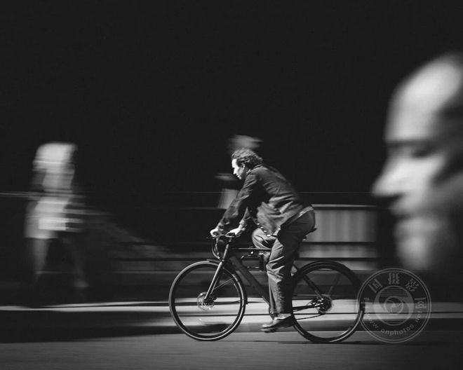 捕捉世界的偶然与诗意2025年世界街头摄影奖获奖公布（三）(图6)